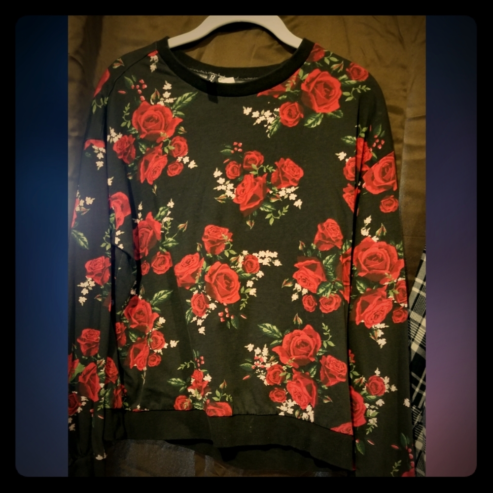 Divided flower pattern sweatshirt medium